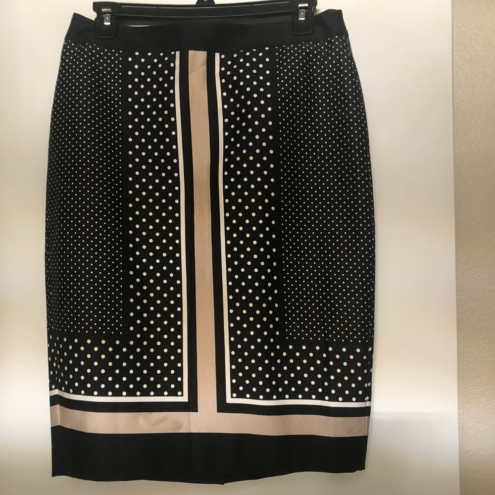 Adorable polka dot skirt! Ann Taylor size 2.
